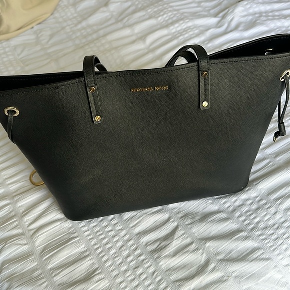 Michael Kors purse - Picture 1 of 9